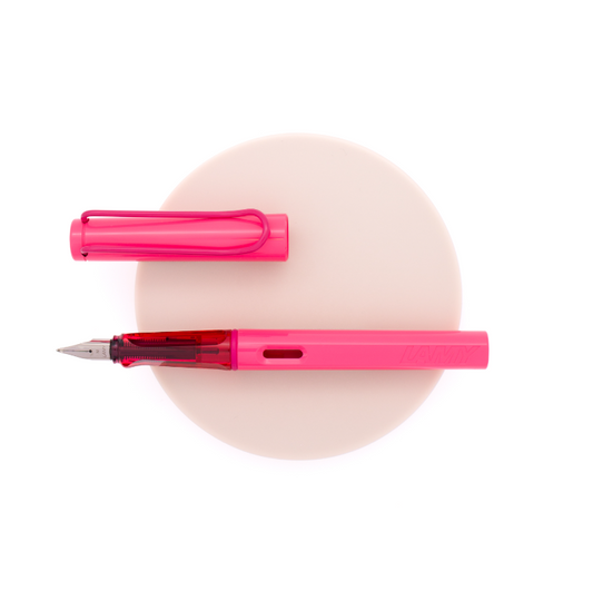 LAMY Safari Dolma Kalem — Neon Pink (2026 Özel Seri)
