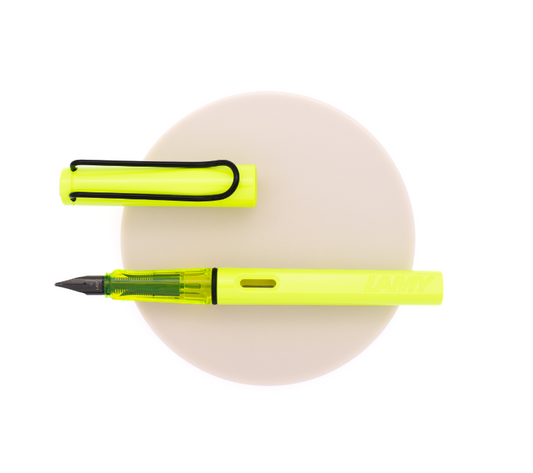 LAMY Safari Dolma Kalem — Neon Sarı (2026 Özel Seri)